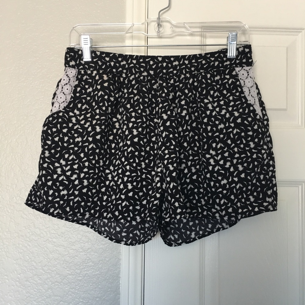 Like NEW Black/White Shorts - Picture 3 of 4